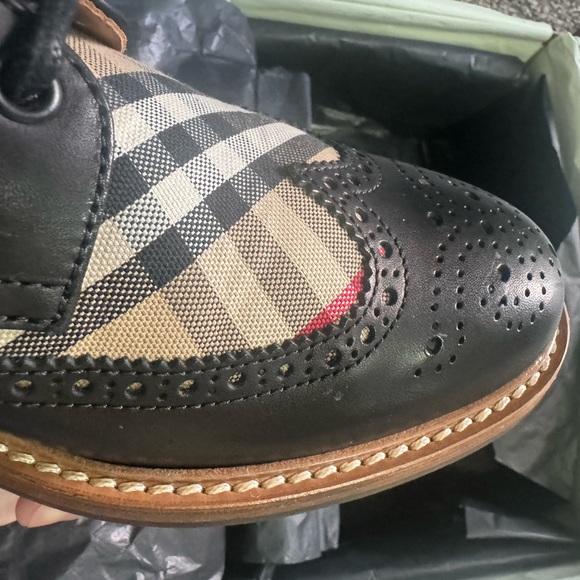 BURBERRY BROGUE SHOES - Picture 11 of 13